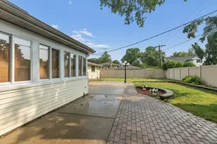 705 Tana Ln, Joliet, IL 60435 - Photo 32