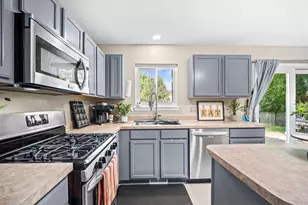 801 Martin Ct, Plano, IL 60545 - Photo 10