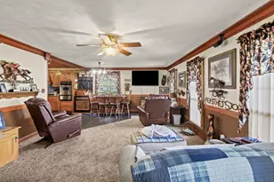 2081 N Broadway Ave, Salem, IL 62881 - Photo 8