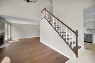 8008 Barrymore Dr, Darien, IL 60561 - Photo 10