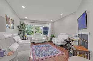 1916 Cheltenham Pl, Schaumburg, IL 60194 - Photo 4