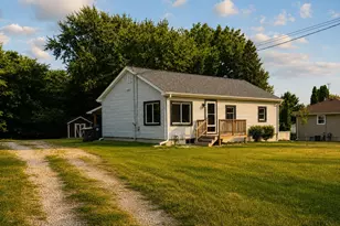 42981 N Lake Ave, Antioch, IL 60002 - Photo 1