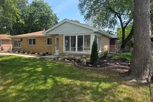 8867 Mobile Ave, Oak Lawn, IL 60453 - Photo 1