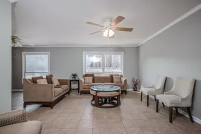 2S164 Beaumont Lane, Lombard, IL 60148 - Photo 4