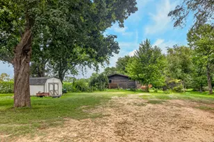 7772 E Kelly Rd, Ridott, IL 61067 - Photo 16
