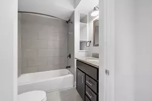 1363 W Walton St, Chicago, IL 60642 - Photo 12