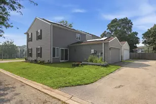 881 Serendipity Dr, Aurora, IL 60504 - Photo 4