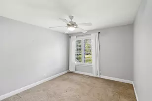 920 Lyons Ridge Dr, Cary, IL 60013 - Photo 16