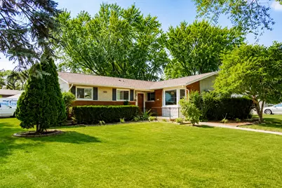 230 Fleetwood Lane, Elk Grove Village, IL 60007 - Photo 1