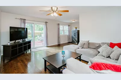 230 Fleetwood Lane, Elk Grove Village, IL 60007 - Photo 6