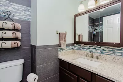 230 Fleetwood Lane, Elk Grove Village, IL 60007 - Photo 8