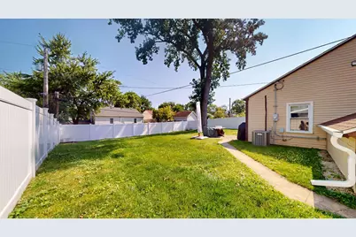 100 Edgewood Drive, Streamwood, IL 60107 - Photo 24