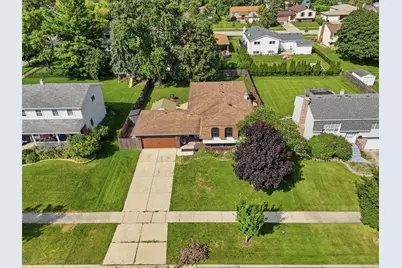 1255 Briarcliffe Boulevard, Wheaton, IL 60189 - Photo 2