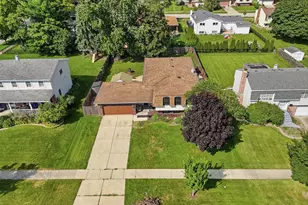 1255 Briarcliffe Blvd, Wheaton, IL 60189 - Photo 2