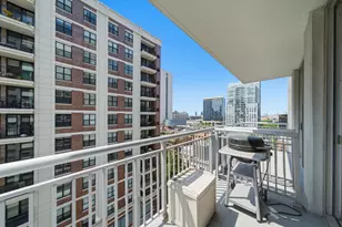 421 W Huron St, Chicago, IL 60654 - Photo 8