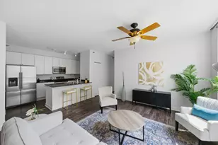 421 W Huron St, Chicago, IL 60654 - Photo 2