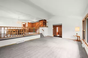 2110 E Eastman Ct, Arlington Heights, IL 60004 - Photo 6