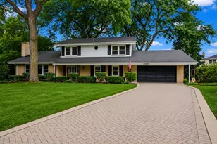2110 E Eastman Ct, Arlington Heights, IL 60004 - Photo 1