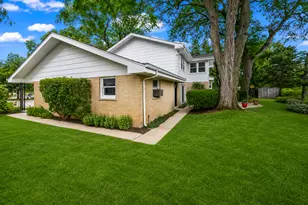2110 E Eastman Ct, Arlington Heights, IL 60004 - Photo 32
