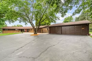 12048 N Tower Rd, Byron, IL 61010 - Photo 48
