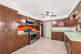 12048 N Tower Rd, Byron, IL 61010 - Photo 6