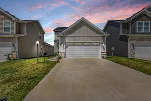 4512 Legends Dr, Champaign, IL 61822 - Photo 2