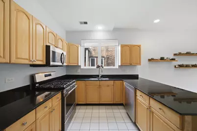 2217 W Farwell Avenue #4B, Chicago, IL 60645 - Photo 2