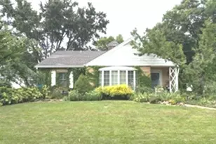 350 Ridgewood Ave, Glen Ellyn, IL 60137 - Photo 2