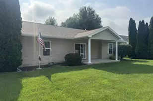 2806 Becker Dr, Peru, IL 61354 - Photo 2