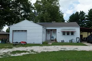 501 N Logan St, Deer Creek, IL 61733 - Photo 2