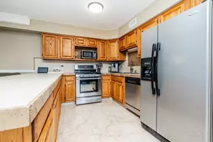 2016 Raleigh Pl, Hoffman Estates, IL 60169 - Photo 4