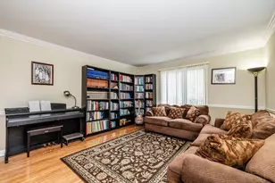 2016 Raleigh Pl, Hoffman Estates, IL 60169 - Photo 2