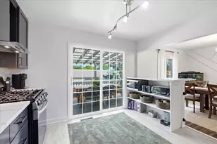17 Windgate Ct, Streamwood, IL 60107 - Photo 6