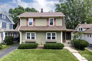 638 S Spencer St, Aurora, IL 60505 - Photo 1