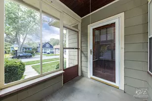 638 S Spencer St, Aurora, IL 60505 - Photo 2