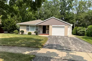 255 Riverside Dr, Northfield, IL 60093 - Photo 1