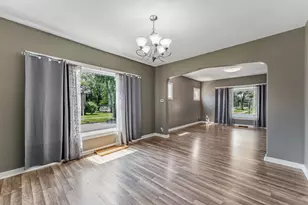 228 Richards St, Joliet, IL 60433 - Photo 2
