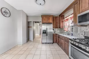 228 Richards St, Joliet, IL 60433 - Photo 10