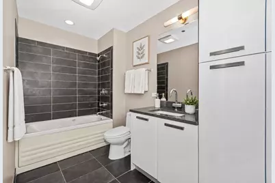 110 W Superior Street #1602, Chicago, IL 60654 - Photo 14