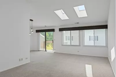 995 S Pinetree Circle #995, Buffalo Grove, IL 60089 - Photo 2