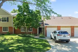 995 S Pinetree Circle, Buffalo Grove, IL 60089 - Photo 1