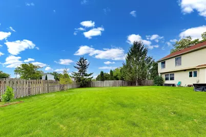 320 Yorkshire Drive, Mundelein, IL 60060 - Photo 18