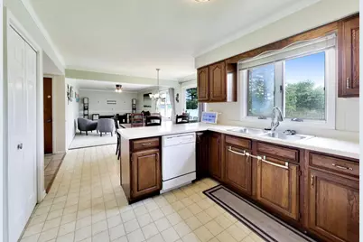 320 Yorkshire Drive, Mundelein, IL 60060 - Photo 6