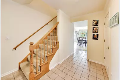 320 Yorkshire Drive, Mundelein, IL 60060 - Photo 2