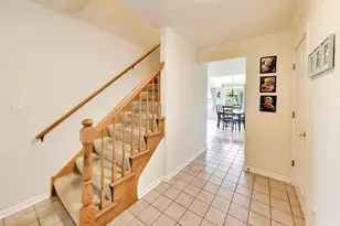 320 Yorkshire Dr, Mundelein, IL 60060 - Photo 2