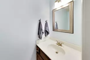 320 Yorkshire Dr, Mundelein, IL 60060 - Photo 8