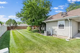 1 Fallcreek Cir, Montgomery, IL 60538 - Photo 18