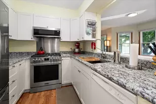 1 Fallcreek Cir, Montgomery, IL 60538 - Photo 2