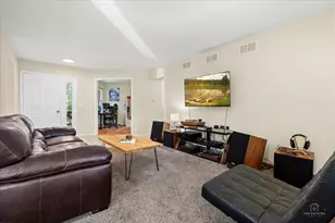 1 Fallcreek Cir, Montgomery, IL 60538 - Photo 6
