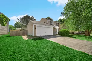 830 Indian Wells Cir, Elgin, IL 60123 - Photo 4
